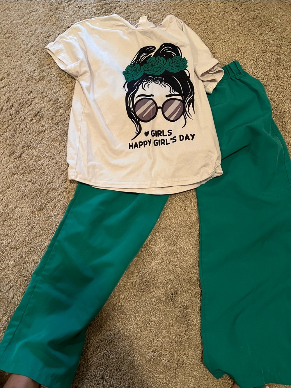 SHEIN White Graphic Tee and Teal Green Set
